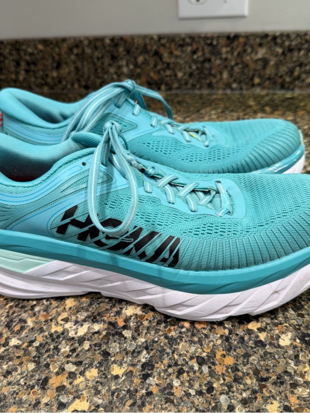 Hoka Women's Teal Running Shoe - Lightweight Cushioning Bondi size 11